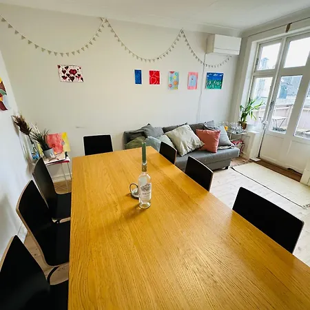 Sjarmerende Bolig Like Ved Togstasjonen Privat overnatting Bergen