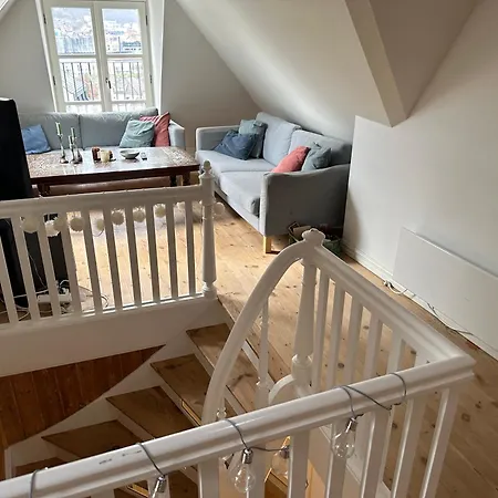 Homestay szállás Sjarmerende Bolig Like Ved Togstasjonen *