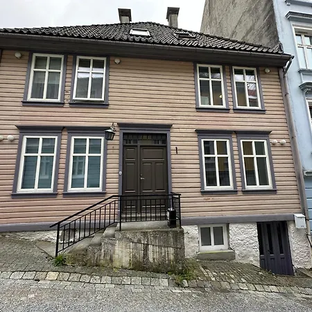 Sjarmerende Bolig Like Ved Togstasjonen Privat overnatting Bergen