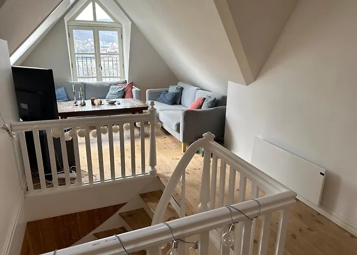 Homestay Sjarmerende Bolig Like Ved Togstasjonen *