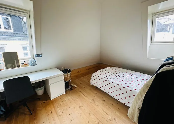 Homestay Sjarmerende Bolig Like Ved Togstasjonen *