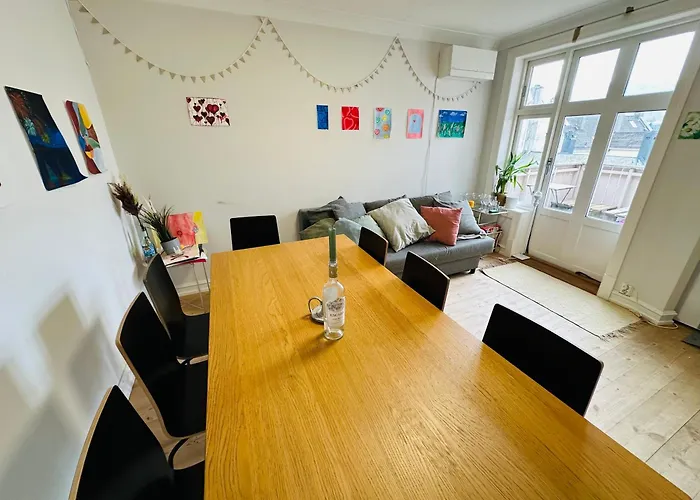 Sjarmerende Bolig Like Ved Togstasjonen Homestay Bergen