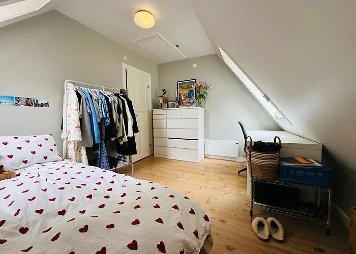 Homestay Sjarmerende Bolig Like Ved Togstasjonen *