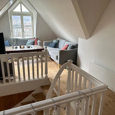 Séjour chez l'habitant Sjarmerende Bolig Like Ved Togstasjonen *
