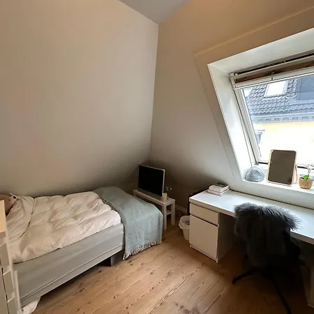 Sjarmerende Bolig Like Ved Togstasjonen Проживание в семье Берген