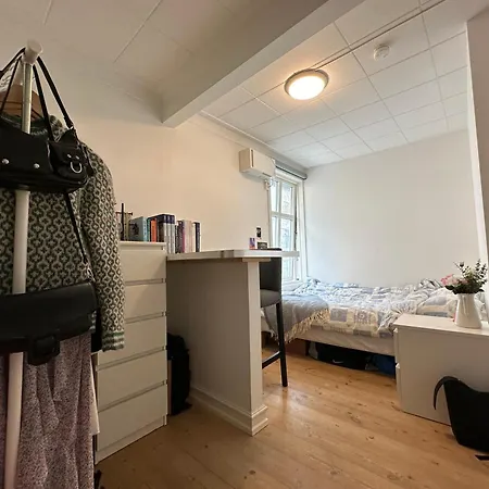 Проживание в семье Sjarmerende Bolig Like Ved Togstasjonen